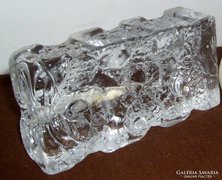 Egyszálas öntött üveg váza