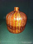 Retro barna-narancs iparművész jelzett kerámia váza 16 cm
