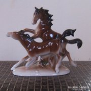 Régi német jelzett porcelán lovas jelenet