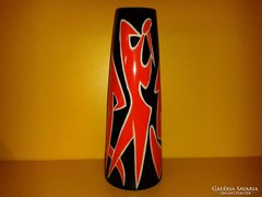 Ritka Zsolnay Art deco emberábrázolású piros fekete váza