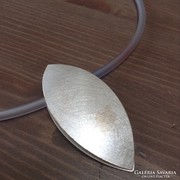 PETRA MEIREN design ezüst medál pvc nyakláncon