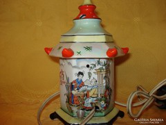 Festett porcelán kínai lámpa
