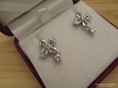 Romantikus ezüst fülbevaló - apró kövekkel - stekker