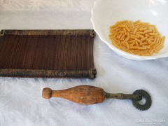 Csiga tészta készítő rács + tészta vágó