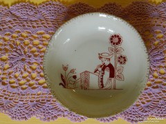Zsolnay Berry Gabriella kézi festésű tányér.