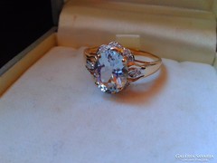 Akvamarin 2.68 ct és gyémánt arany gyűrű