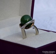 Extravagáns, modernista ezüst gyűrű jade gyönggyel