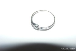 Ezüst gyűrű gyémánt hatású cikonnal.