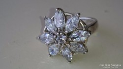 Gyönyörű dekoratív ezüst gyűrű 