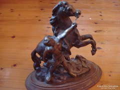 Bronz lovas szobor