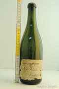 "Törley Patent" címkés pezsgősüveg