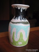 Gorka Lívia váza kivételes dekorral