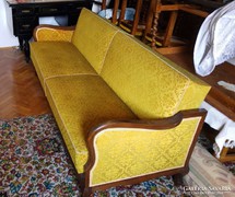 Antik kanapé