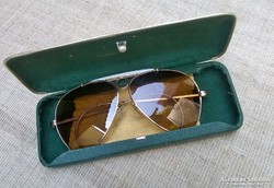 Aranyozott keretes Aviator fazonú napszemüveg tokban