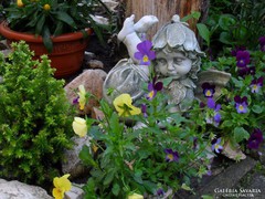 Polirezyn kerti szobor, virágtündér  20x16x16 cm