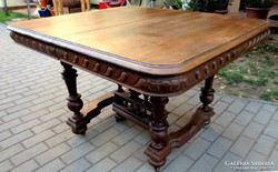 Antik bútor, faragott tömör fa asztal