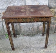 Antik indiai étkező asztal. Mérete:47x75.5 magassága75 cm. 