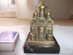 Gránitlapon réz levélnehezék eladó!Orosz pracoszláv templom
