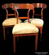 Biedermeier székek dió furnérral restaurálva (3db)