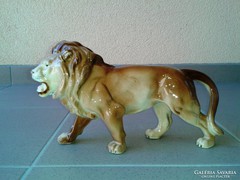 Nagyobb méretű porcelán oroszlán