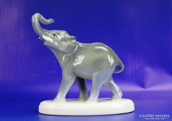 0H832 Régi jelzett szerencsehozó porcelán elefánt