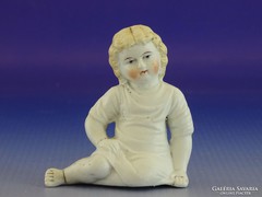 0H912 Antik ülő porcelán kislány figura