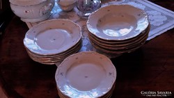 18 db Zsolnay tollazott porcelán tányér készlet