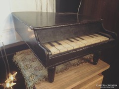 Hibátlan, mini fa zongora a 60-as évekből