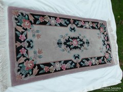 Gyönyörű kínai szőnyeg.