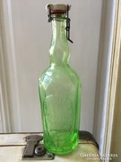Uránzöld forrás-vízes üveg