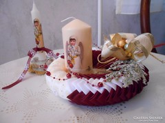 Textilből készített karácsonyi asztaldísz, koszorú