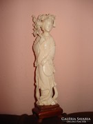 Elefántcsont gésa szobor