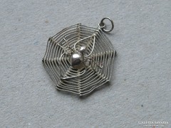 Ap 375 - Ezüst kézzel készített Pók a hálójában medál