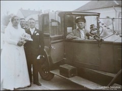 Antik autó , esküvői fotó
