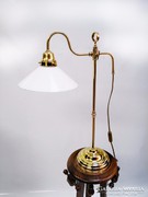 Restaurált antik asztali lámpa