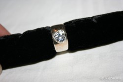 925 ezüst gyűrű szív alakú kővel