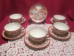 5 db japán kézzel festett gésás csésze és 6 db tányér   1221
