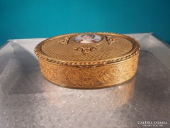 Tüziaranyozott bronz doboz