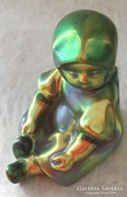 Zsolnay figura: Ülő kislány (Annuska)