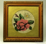 Hímzett virágos gobelin antik képkeretben M.: 25 x 25 cm