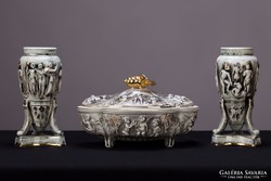 Pereiras Valado portugál porcelán 2 váza asztalközéppel puttó jelenetes