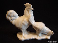 Hátulról közelítő kakas :) porcelán szobor