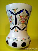 Cseh hántolt öblös kézifestésű bieder üveg váza 18,5 cm