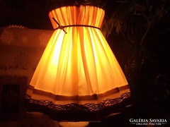 Romantikus kisméretű lámpabúra-asztali