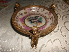 Gyönyörű angyalkás fajansz, bronz asztalközép.