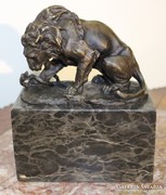 Oroszlán harca a kígyóval!Jelzett bronz szobor márvány talpo
