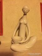 Porcelán figura nagy szobor,talán Drasche, Lány tállal (HSZ)