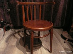 Eladó egy darab hibátlan, szép karfás Thonet szék