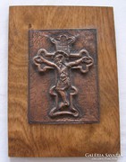 Vörösréz Krisztus figura, fa lapon