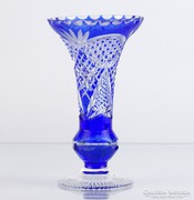 0K999 Kék csiszoltüveg talpas kristály váza